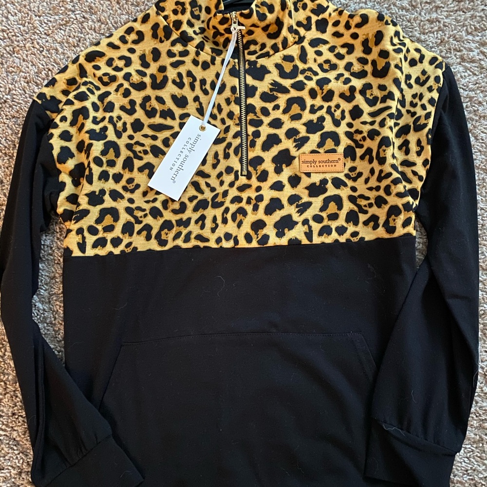 New with tags simply southern cheetah pullover